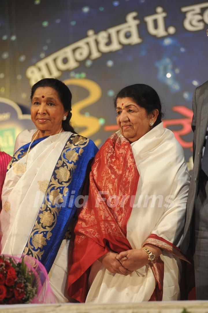 Asha Bhonsle and Lata Mangeshkar at Pandit Dinanath Mangeshkar Awards ceremony