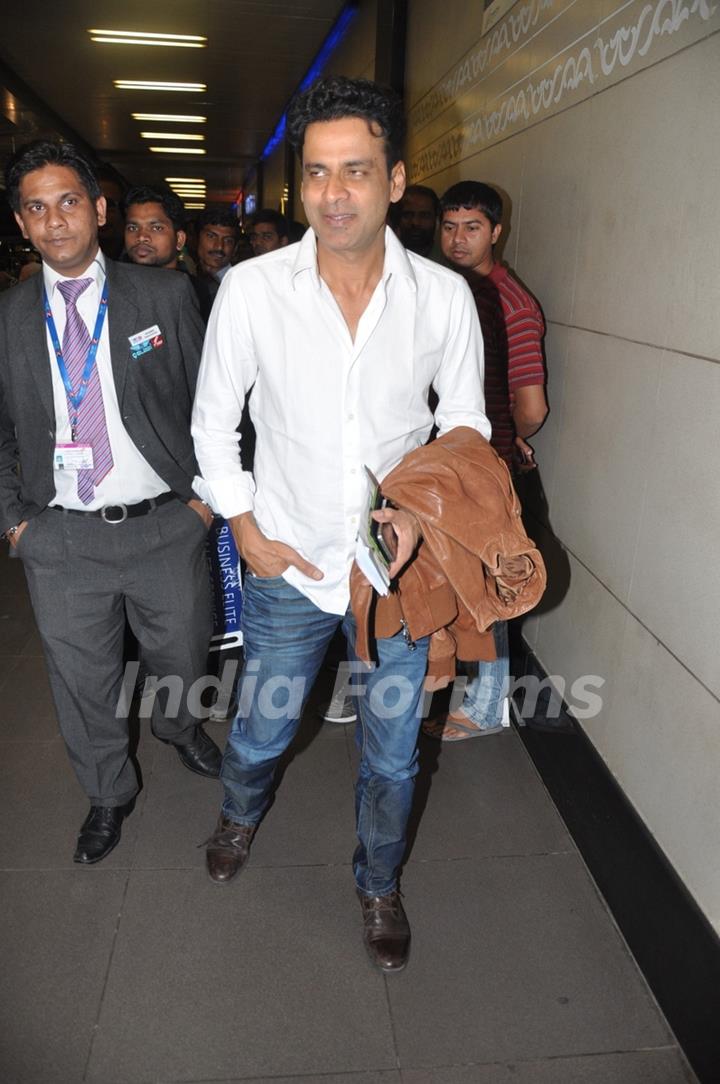 Manoj Bajpai at Airpot Going to Toifa Awards