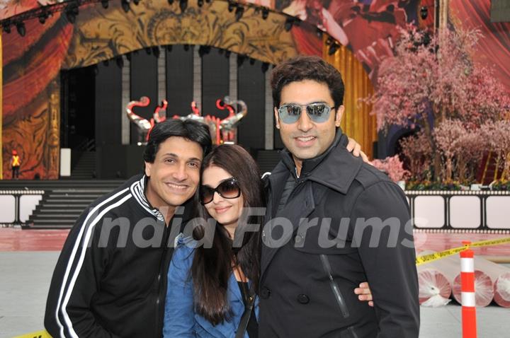 Abhishek Bachchan with wife Aishwarya Rai Bachchan and Manish Malhotra arrive in Vancouver for TOIFA