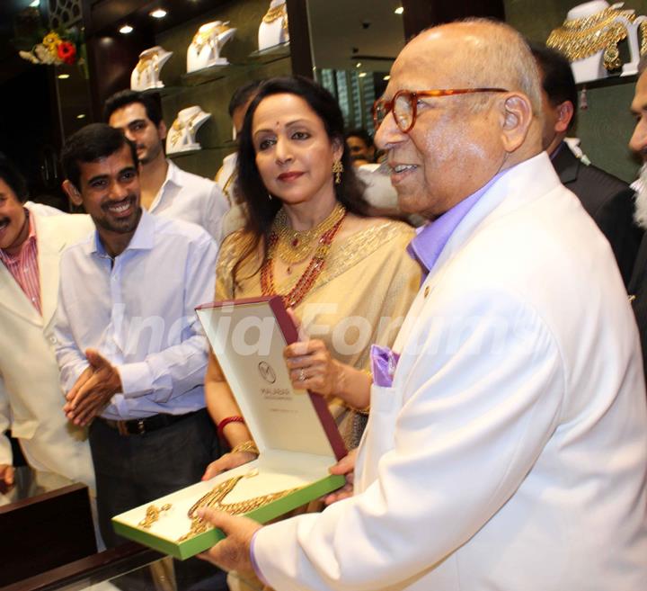 Hema Malini at Inauguration of Malabar Gold & Diamonds Store