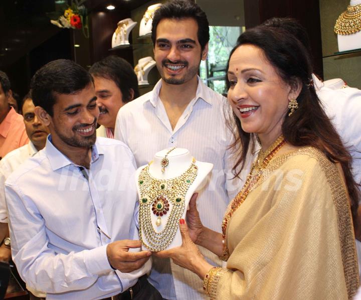 Hema Malini at Inauguration of Malabar Gold & Diamonds Store