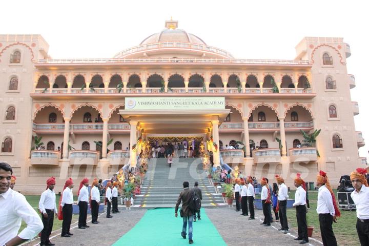 Bharat Ratna Lata Mangeshkar inaugurates the Vishwashanti Sangeet Kala Academy