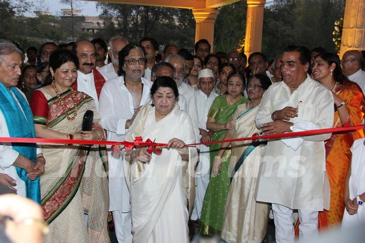 Bharat Ratna Lata Mangeshkar inaugurates the Vishwashanti Sangeet Kala Academy