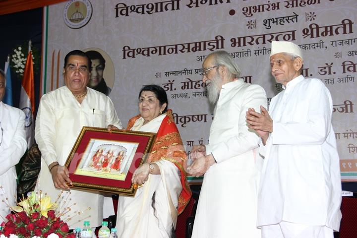 Bharat Ratna Lata Mangeshkar inaugurates the Vishwashanti Sangeet Kala Academy