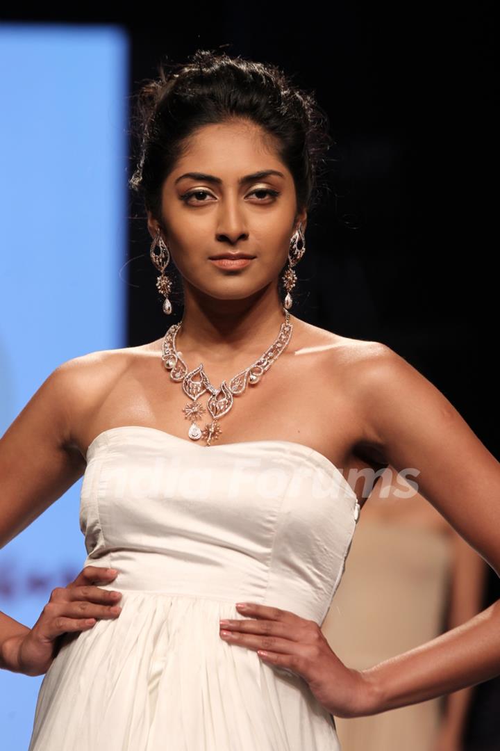 Atul Wassan walks ramp for Monica Kapoor & Rosily Paul show IIJW 2013 Day 1