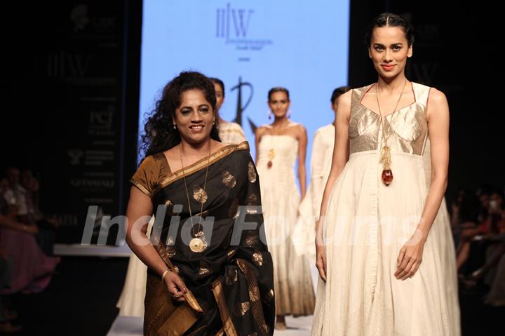 Atul Wassan walks ramp for Monica Kapoor & Rosily Paul show IIJW 2013 Day 1