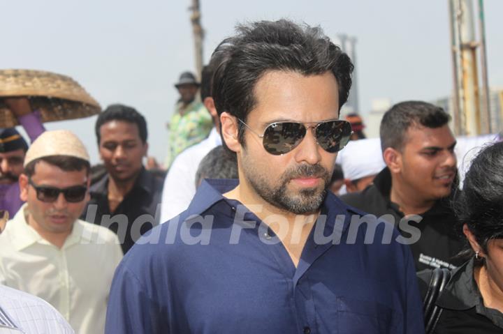 Emraan Hashmi Visits Haji Ali Dargah Before 'Ek Thi Daayan' Release