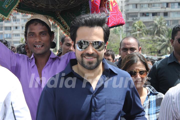 Emraan Hashmi Visits Haji Ali Dargah Before 'Ek Thi Daayan' Release