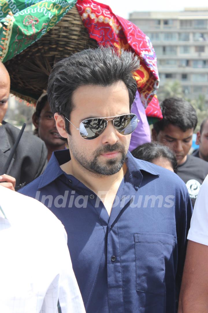 Emraan Hashmi Visits Haji Ali Dargah Before 'Ek Thi Daayan' Release