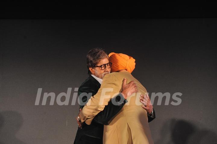 Big B & Kapil Dev unveil Siddhu's 'Sherry on Topp'