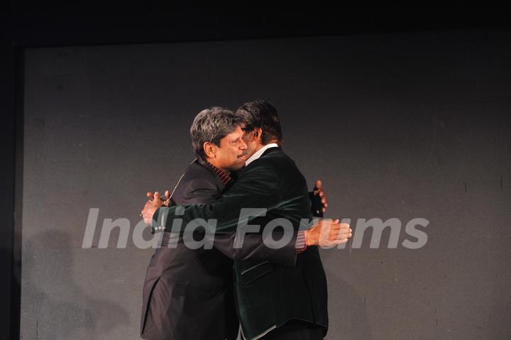 Big B & Kapil Dev unveil Siddhu's 'Sherry on Topp'