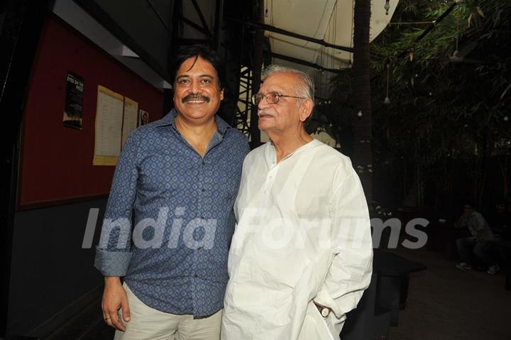 Gulzar, Waheeda, Asha Parekh & Helen at 'Paansa' play