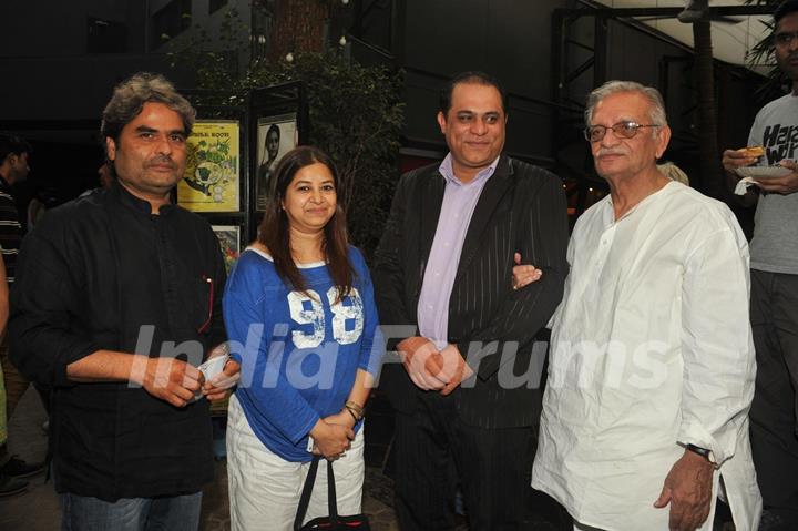 Gulzar, Waheeda, Asha Parekh & Helen at 'Paansa' play