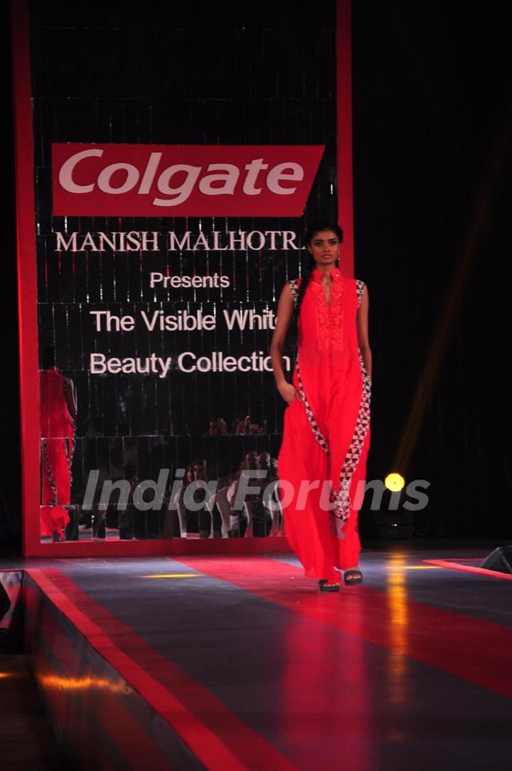 Colgate unravel the Sonam Kapoor's beauty Secret Along With Manish Malhotra's Fashion Show