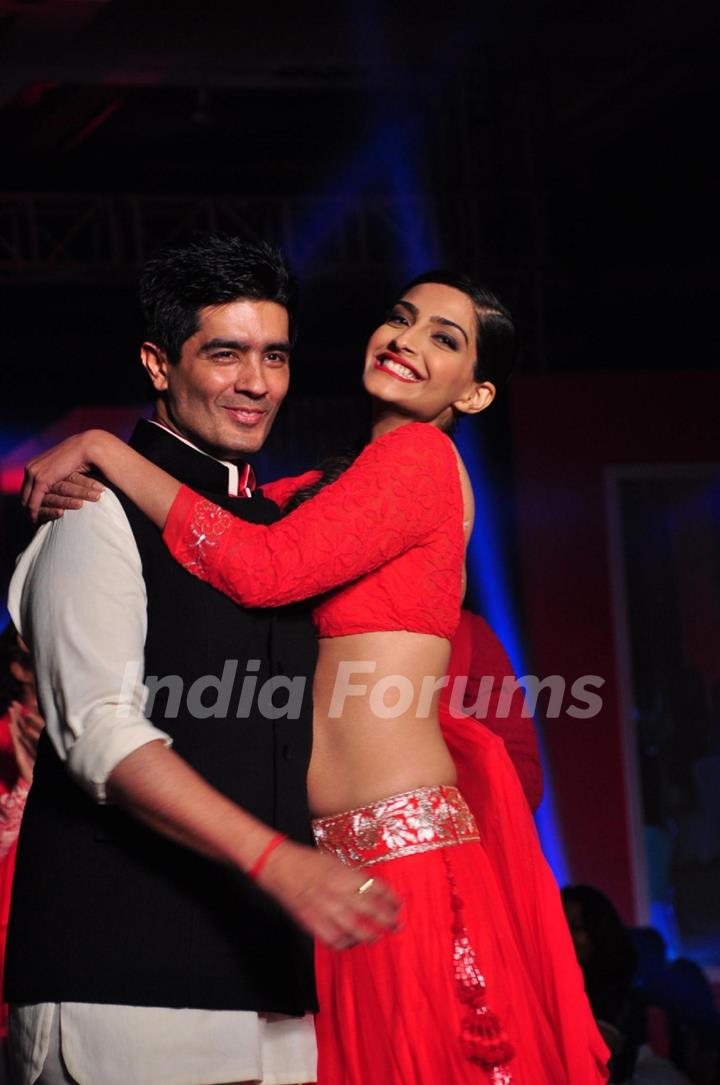 Colgate unravel the Sonam Kapoor's beauty Secret Along With Manish Malhotra's Fashion Show