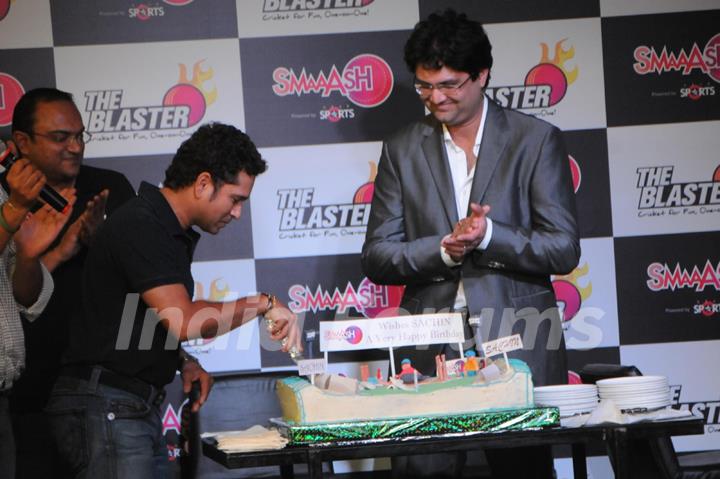 Sachin Tendulkar celebrated his 40th Birthday with Fans at Smaaash