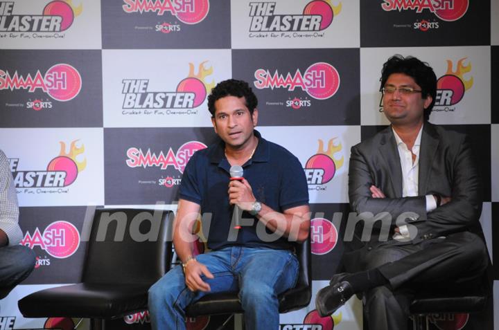 Sachin Tendulkar celebrated his 40th Birthday with Fans at Smaaash