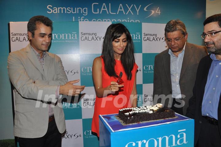 Chitrangada Singh Launch Samsung S4