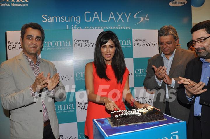 Chitrangada Singh Launch Samsung S4