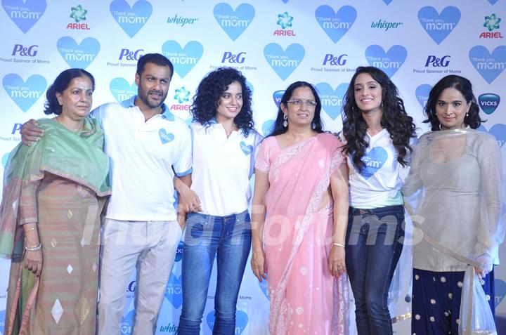 Celebs at P&G 'Thank you mom'