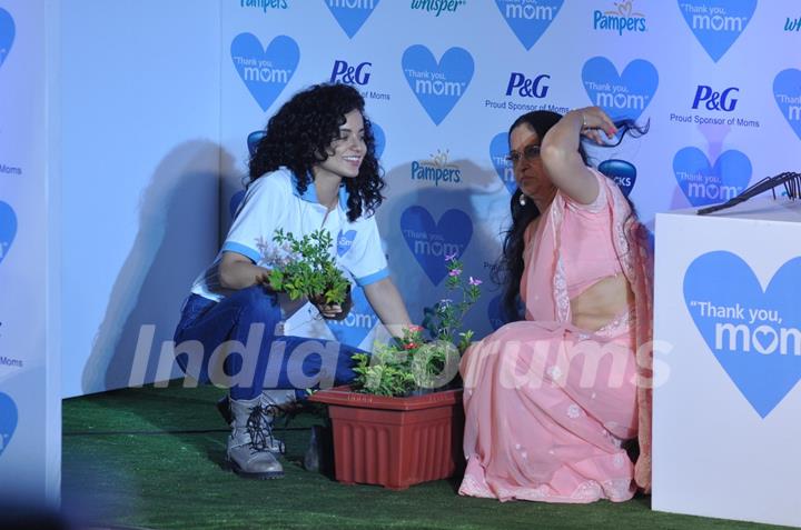 Celebs at P&G 'Thank you mom'