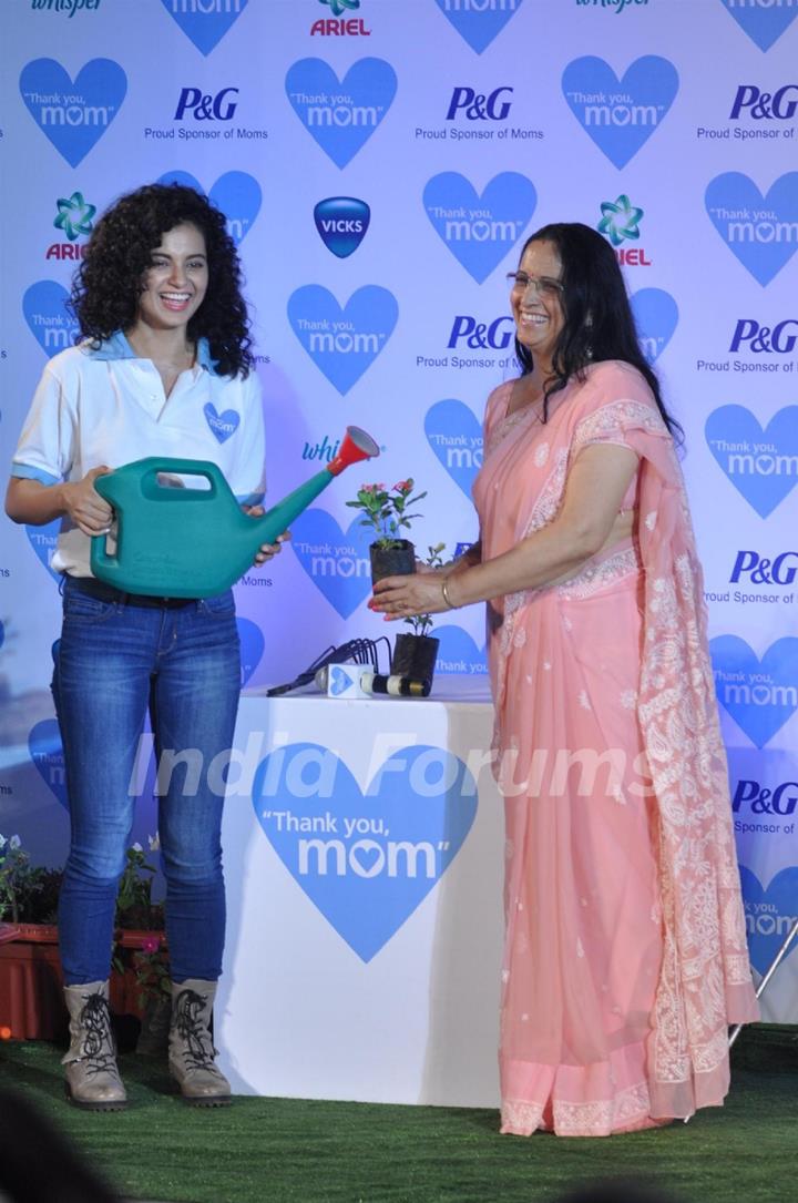 Celebs at P&G 'Thank you mom'