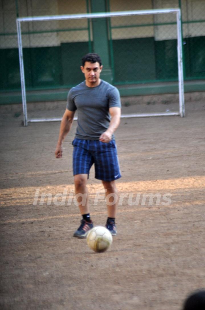 Aamir Khan playing football with his family