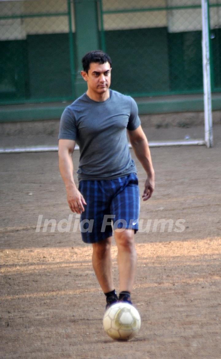 Aamir Khan playing football with his family