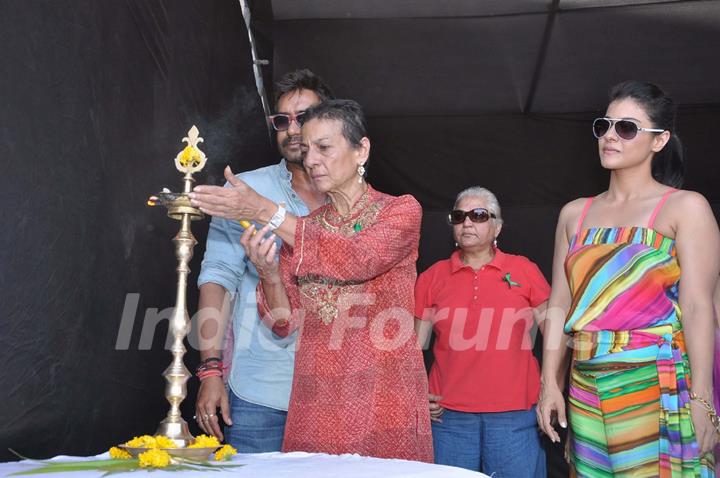 Kajol, Ajay promote Lonavla funfair