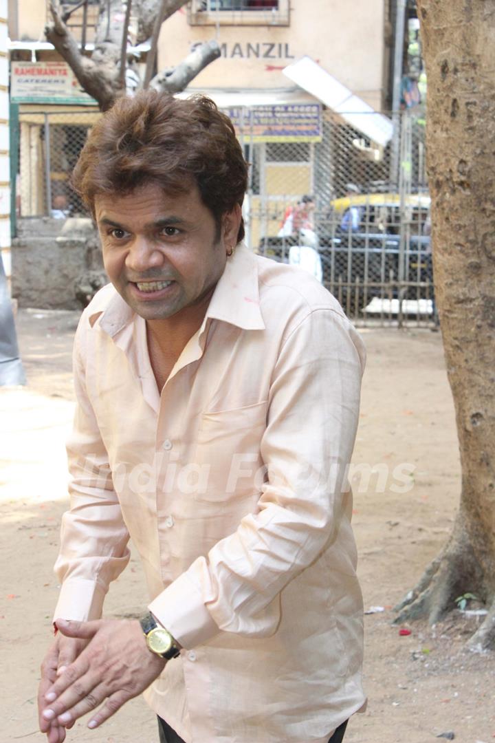 Rajpal Yadav shoots for Hari Kripa Films 'Babuji Ek Ticket Bambai'