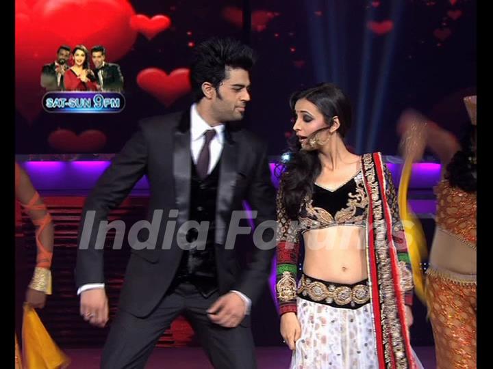 Sanaya Irani and Manish Paul on the sets of Jhalak Dikhhla Jaa