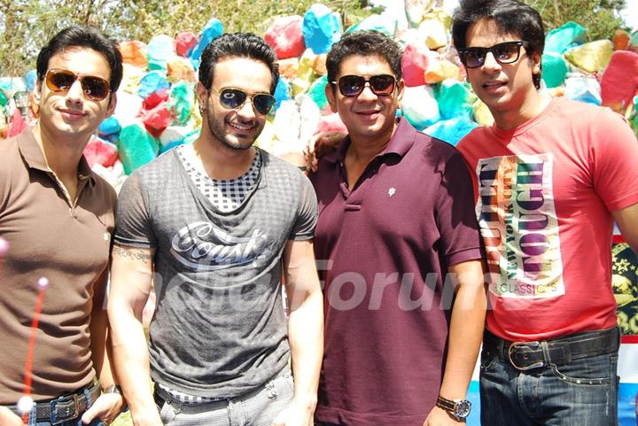 Angad's surprise birthday bash on the sets of Amrit Manthan