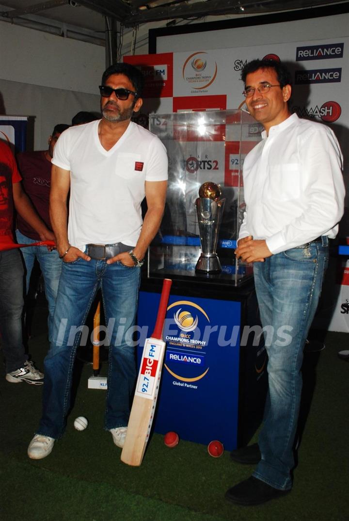 Suniel Shetty and Harsha Bhogle with Broadcast 92.7 Big FM during a unveiling the ‘International Cricket Council (ICC) Champions Trophy 2013’