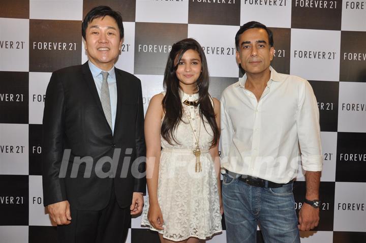 Alia Bhatt launches 'Forever 21' store