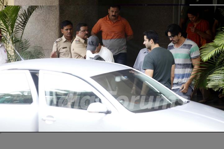 Family members of Bollywood actor Jiah Khan waiting at the hospital to receive her body in Mumbai