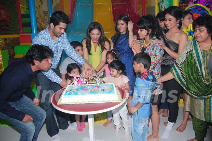 Suhana Sinha and  Amit Tandon’s “Play Around” opening was a rocking affair