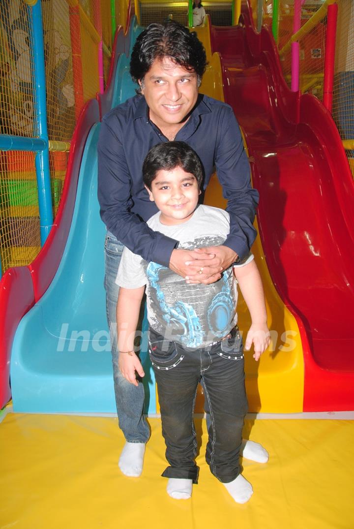 Suhana Sinha and  Amit Tandon’s “Play Around” opening was a rocking affair