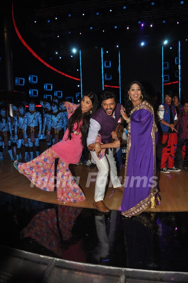 Film Ghanchakkar Promotion onsets of Star Plus Show Indias Dancing Superstars