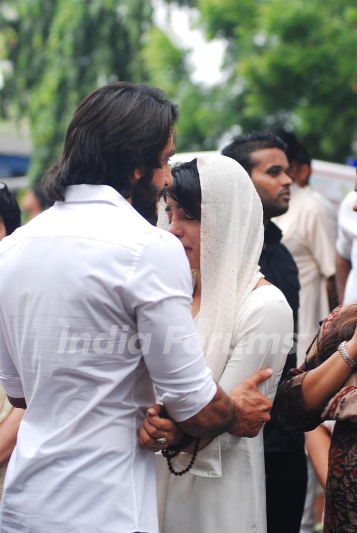 Ranveer Singh with Priyanka Chopra at Priyanka Chopra's father's funeral