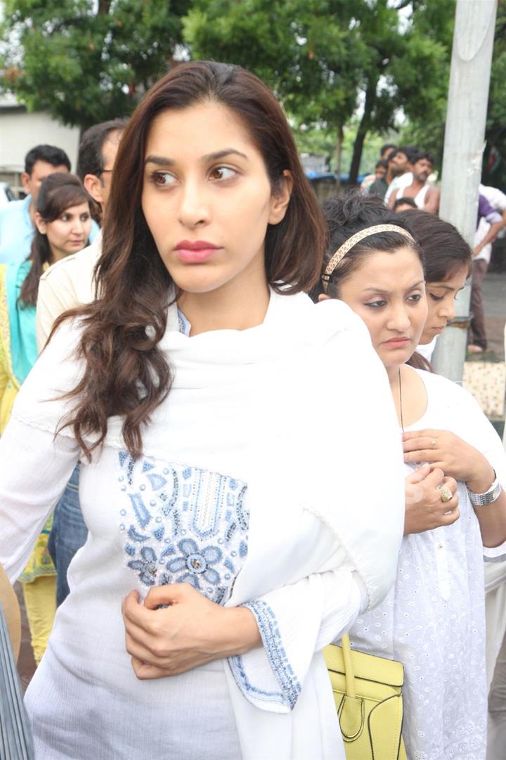 Sophie Chowdhary attend Priyanka Chopra's father's funeral