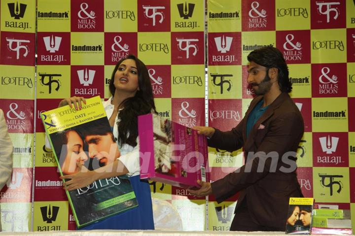 Ranveer Singh and Sonakshi Sinha launch Mills and Boon Lootera Novels pack