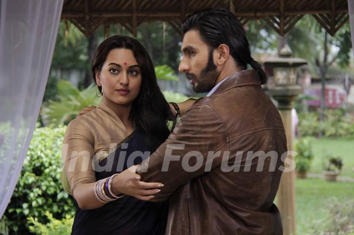 Ranveer Singh and Sonakshi Sinha On the sets of Uttaran to promote the film Lootera