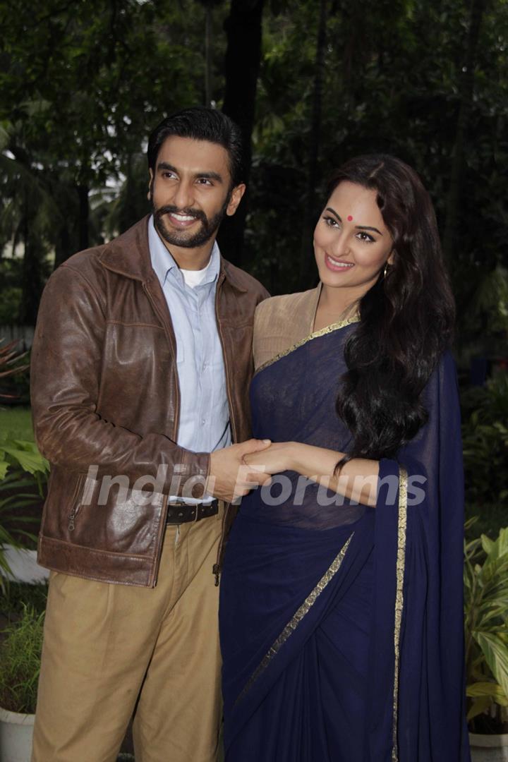 Ranveer Singh and Sonakshi Sinha On the sets of Uttaran to promote the film Lootera