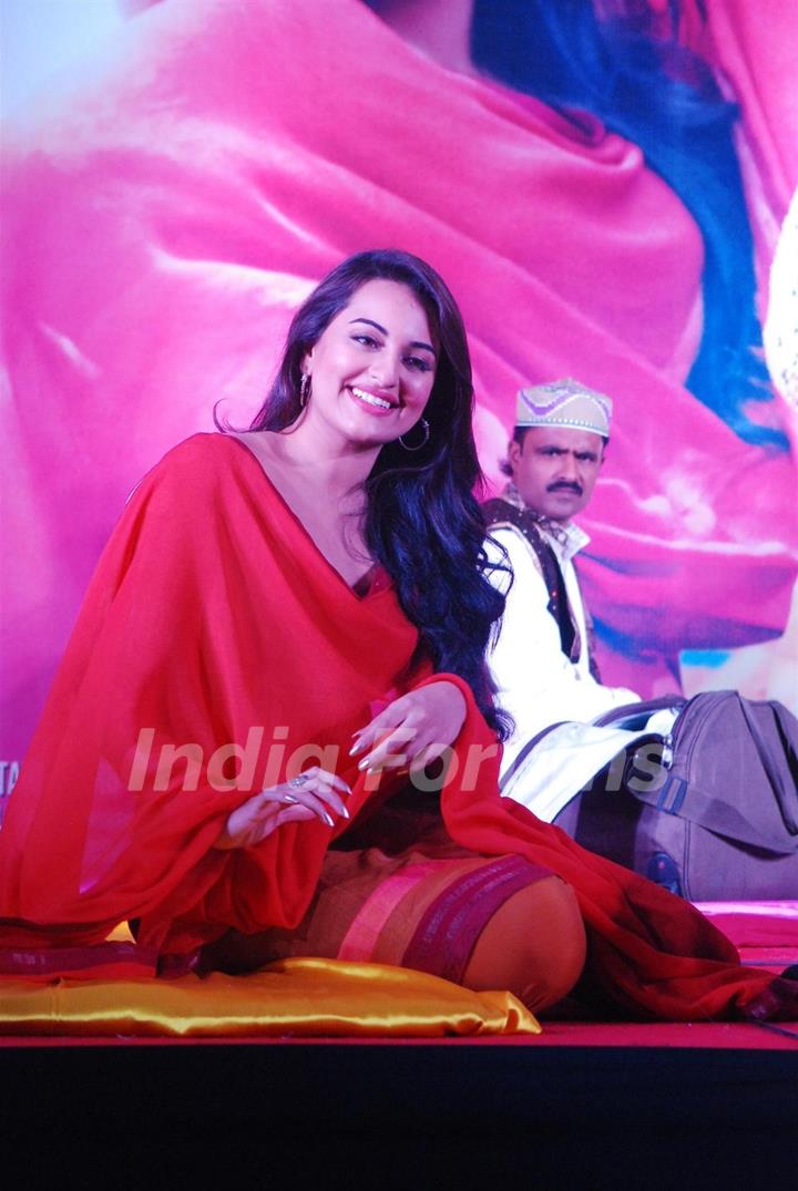 Sonakshi Sinha and Imraan Khan Parforming Qawali song for promotion of upcoming film “Once Upon a Time in Mumbaai 2” at Tayyab Ki Gali, Dongari, Mumbai