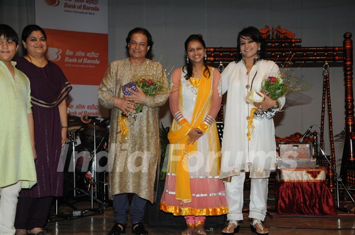 Ehsaas-E-Ghazal , The Sufiyana Sifu wajdaan ghazal show by Singer Pooja Gaitonde was organised