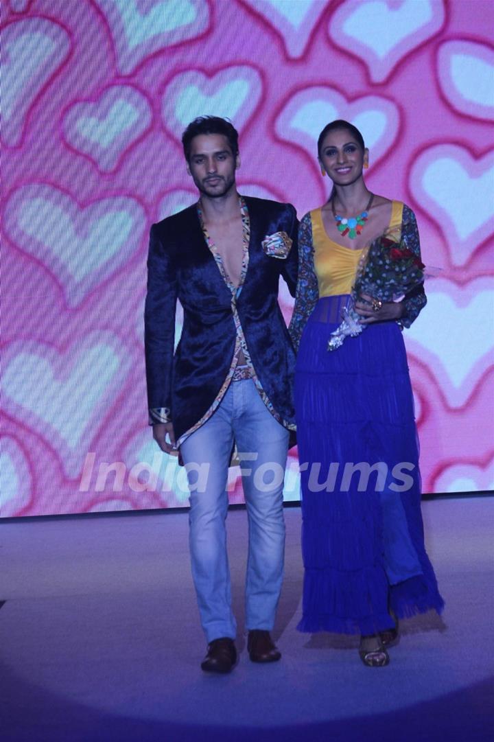 Prateik Babbar & Amyra Dastur Promotes Issaq at INIFD Fashion Show Vibrance 2013