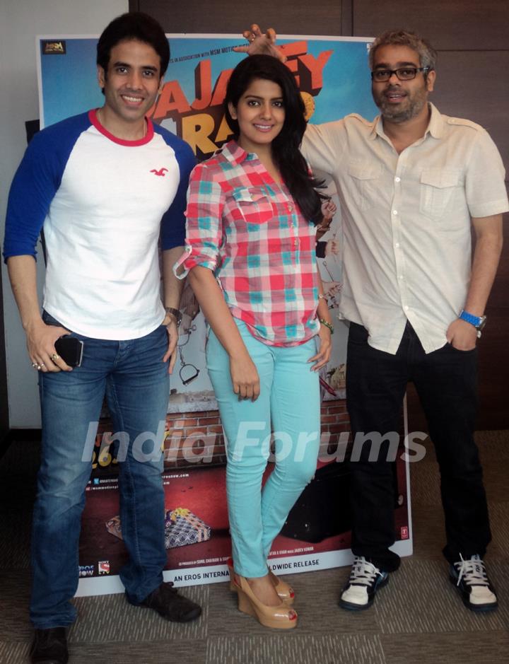 Tusshar, VIshaka Singh & Director Shashant A Shah Promote Bajatey Raho