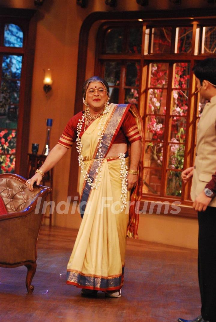 Cast of Chennai Express on the sets Comedy nights with Kapil Sharma