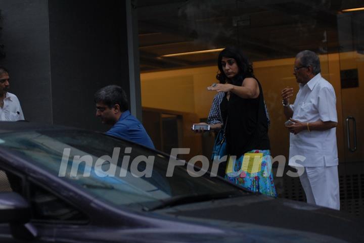 Celebs visit Hrithik Roshan at Hinduja hospital