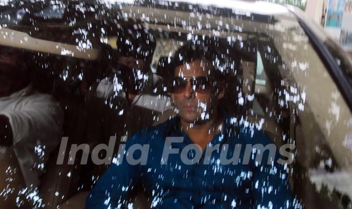 Salman Khan at Mumbai session court for his drunk driving case